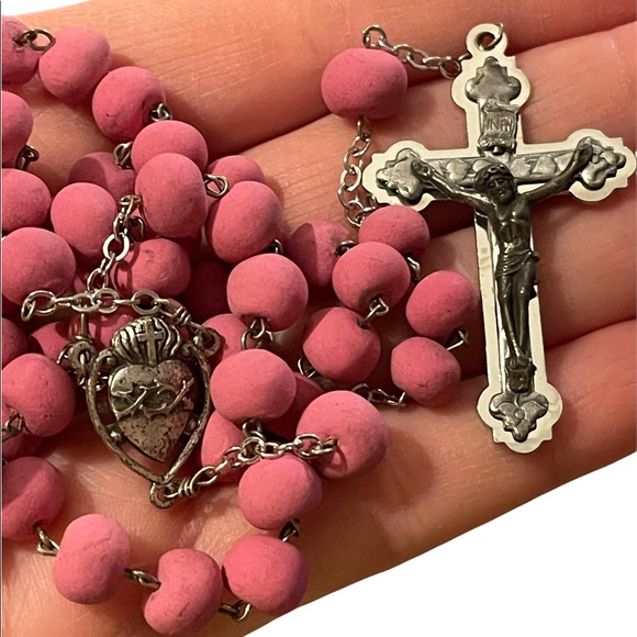Vintage pink bead Silver cross crucifix rosary Italy Catholic necklace - Picture 8 of 10